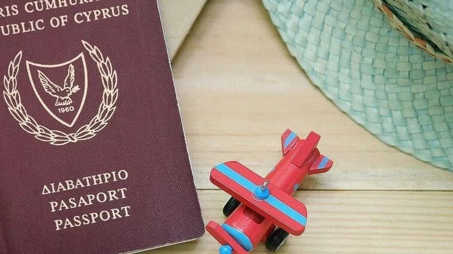 Родители заявителя по кипрской программе гражданства за инвестиции могут получить паспорта вместе с инвестором Паспорт Кипра